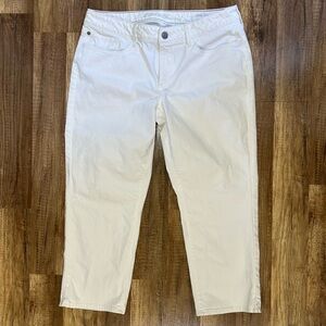 EDDIE BAUER - White Denim Cropped Pants - in EXCELLENT condition!